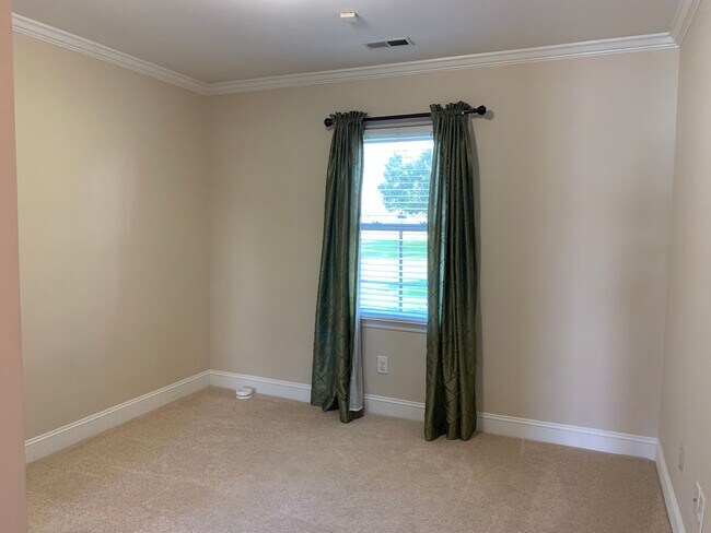 Building Photo - Beautiful Home on Lake Clermont