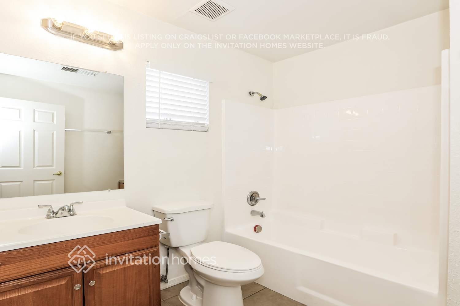 Building Photo - 134 S Main Dr