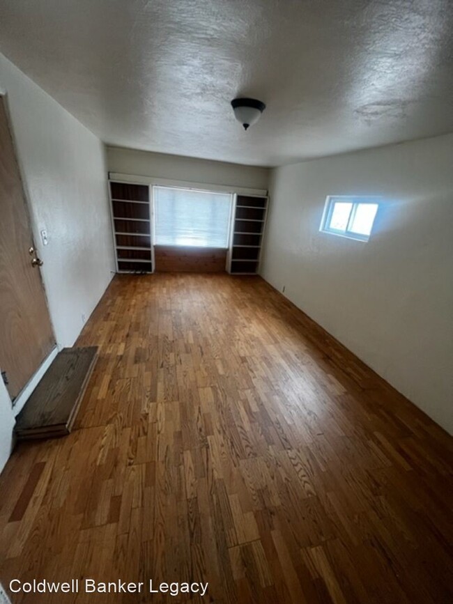 Building Photo - 3 br, 1 bath House - 222 Girard Blvd NE