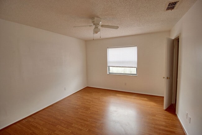 Building Photo - 743 Hummingbird Ln