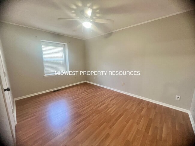 Building Photo - Refreshing & Tidy Lee's Summit Split for L...