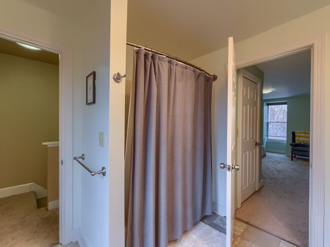 Building Photo - 207 Calder St