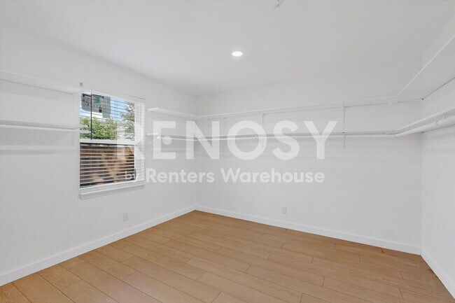 Building Photo - 1408 Seely St