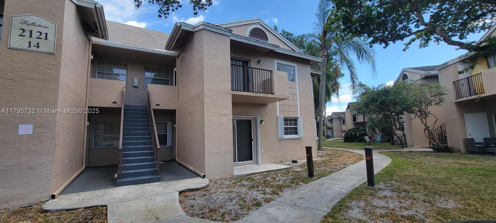 Building Photo - 2121 NW 96th Ter