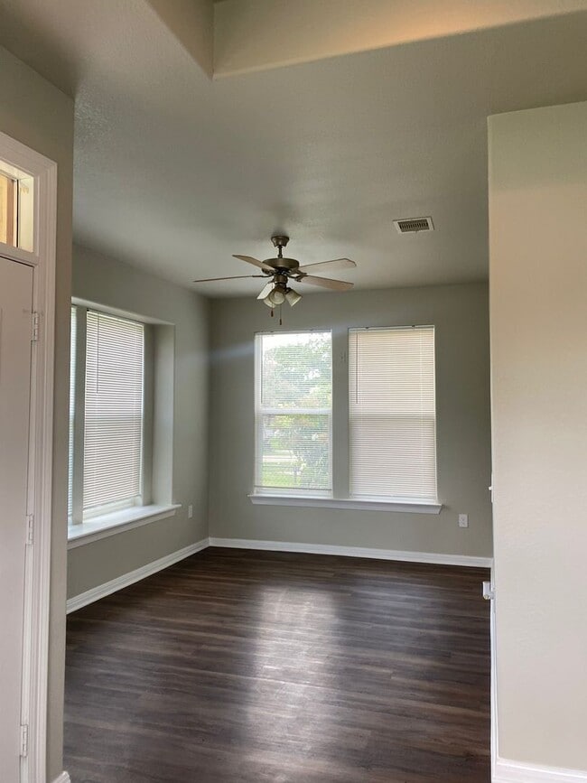 Building Photo - Charming 2 BR / 2 BA Beaumont home — updat...