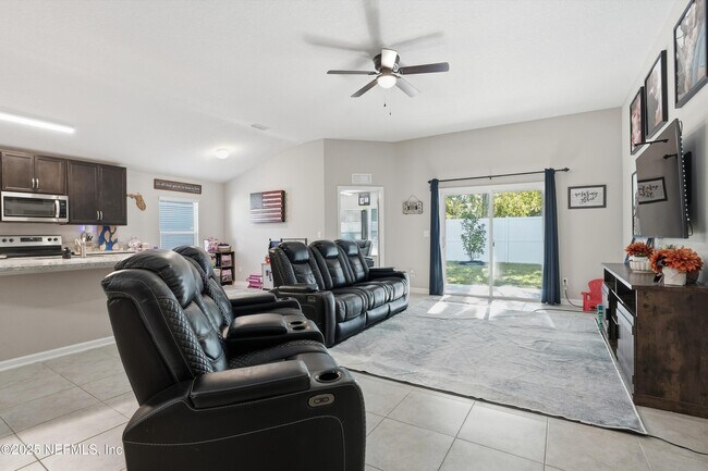 Building Photo - 12581 Creekside Mnr Dr