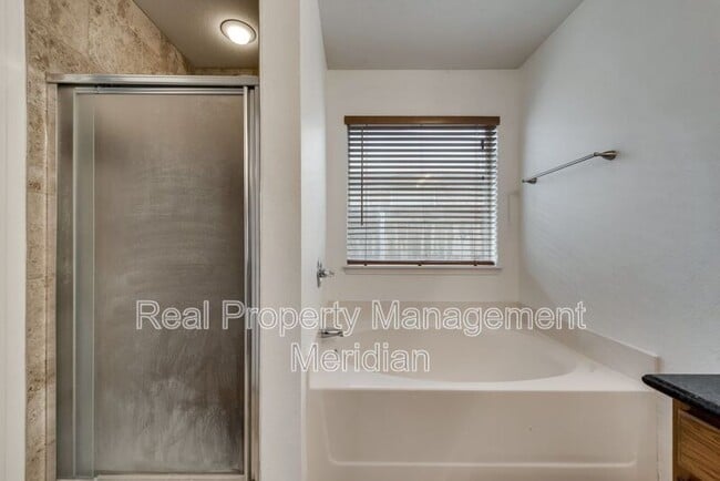 Building Photo - 10505 Braewood Dr