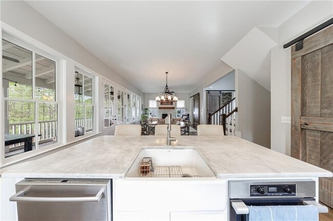 Building Photo - 1000 Loliver Ln