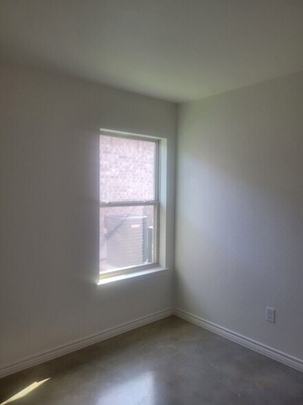 Building Photo - 1265 Lehmann Dr