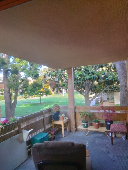 large (150 sq ft) covered patio - 4082 Valeta St