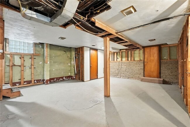 Building Photo - 3229 Beacon Hill Ave