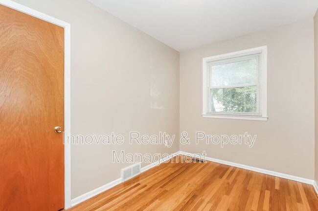 Building Photo - 1613 Kenmare Dr