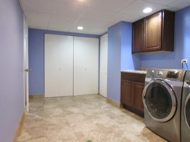 Building Photo - 4620 N Overhill Ave