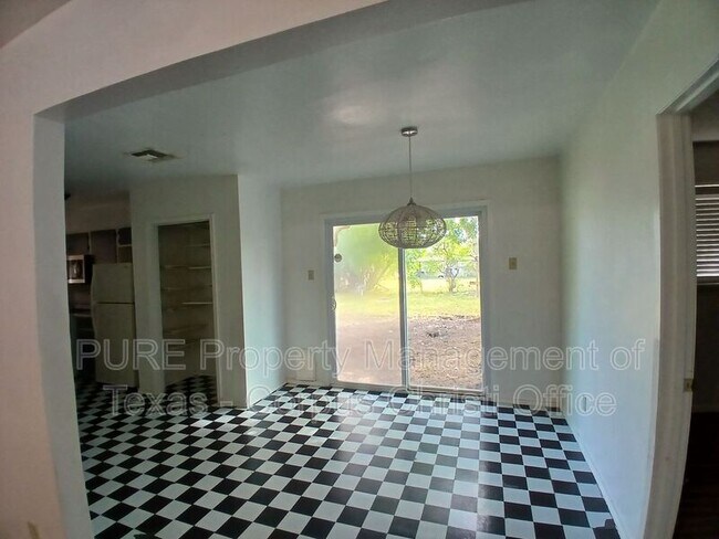 Building Photo - 1726 Lesle Ln