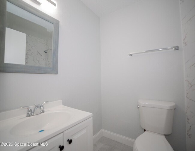 Building Photo - 230 W Towne Pl