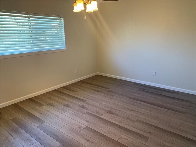 Building Photo - 214 Maple Leaf Dr