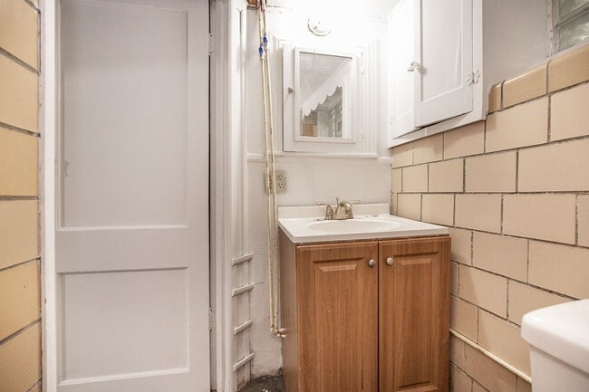 Building Photo - 3 Bedroom/2 bath Single House!! Euclid!!!