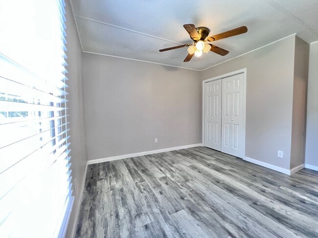 Building Photo - 3 BR 2 BA Near Surf City