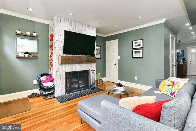 Building Photo - 1724 E St NE