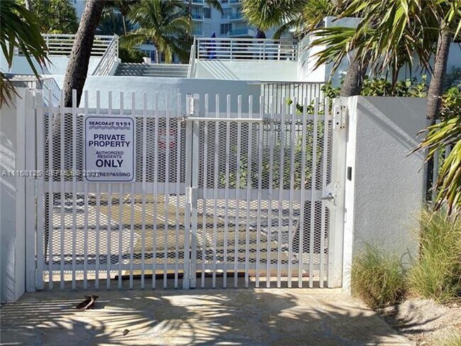 Building Photo - 5161 Collins Ave