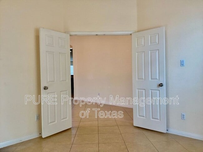 Building Photo - 2946 Todd Tr