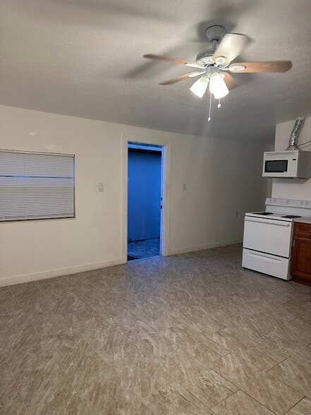 Building Photo - 3979 43rd Ave N