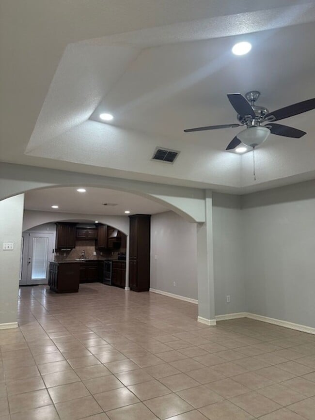 Building Photo - 2137 Mynah Ave