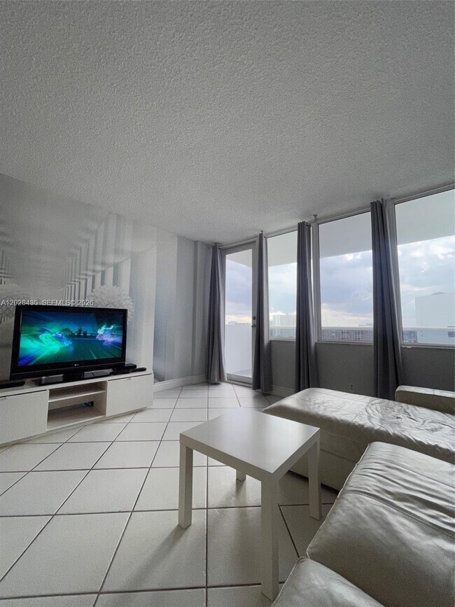Building Photo - 3725 S Ocean Dr