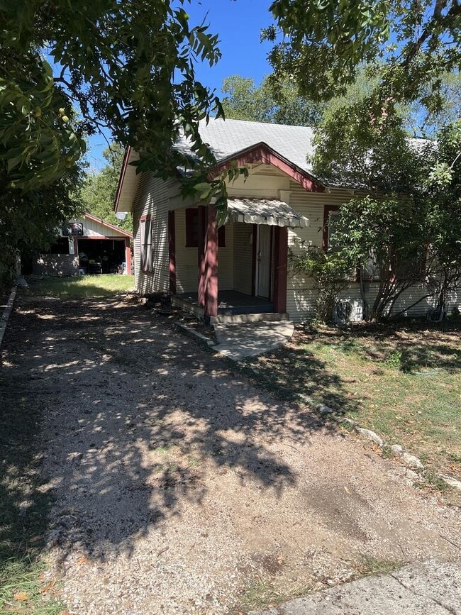 Building Photo - 818 Wheless Ave