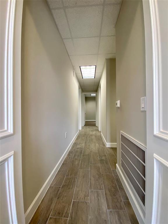 Building Photo - 633 E Fernhurst Dr