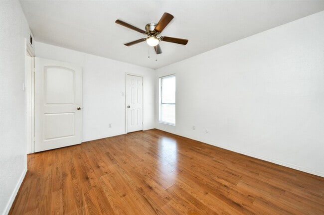 Building Photo - 12905 Woodforest Blvd