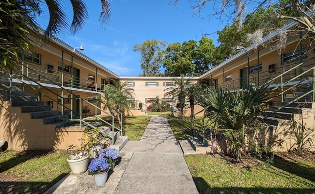 Building Photo - Herschel Street Apartments