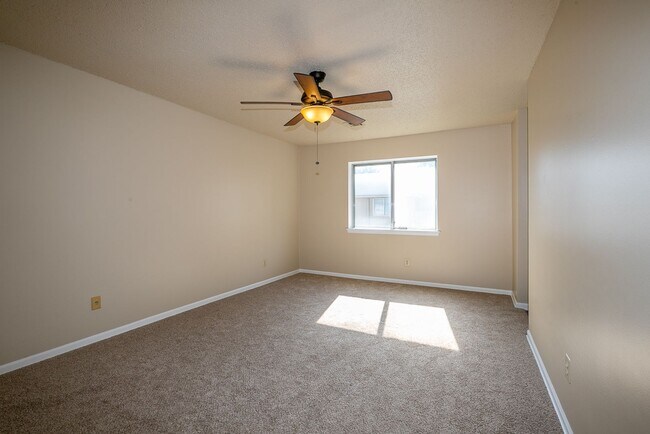 Building Photo - Spacious 3 Bed 2 Bath Condo in Tulsa!