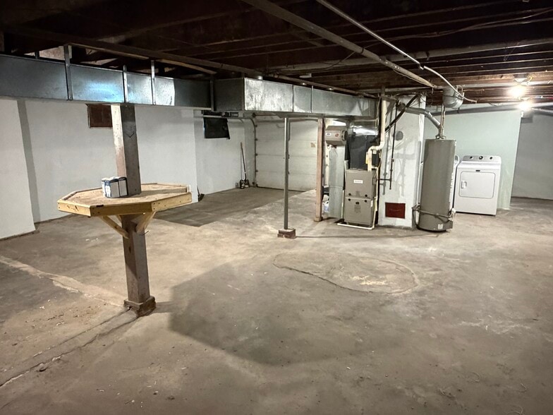 Building Photo - 2222 Duncan St