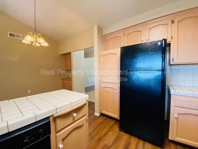 Building Photo - 8153 N Cedar Ave