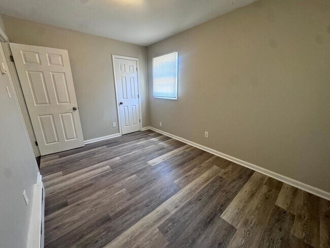 Building Photo - 927 Fiske Dr