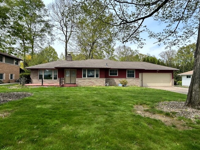 Building Photo - Three Bedroom, Single-Family Home
