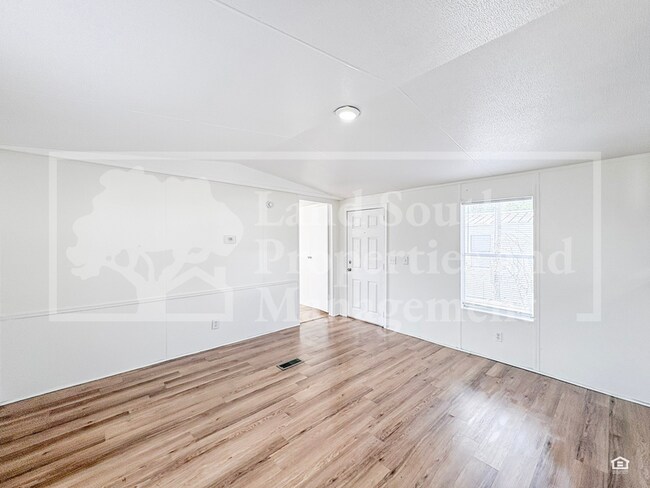 Building Photo - 1165 Meadow Lawn Street