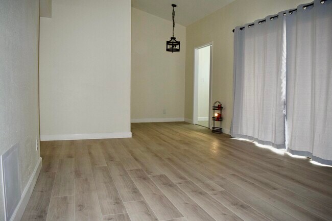 Building Photo - 81840 Ave Del Mar