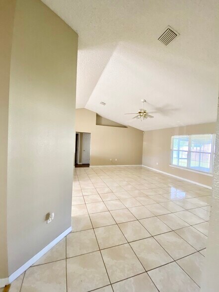 Building Photo - 921 Shenandoah Ave