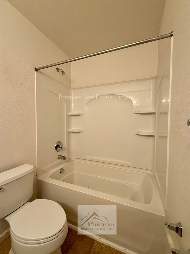 Building Photo - 7920 Sandy Springs Point