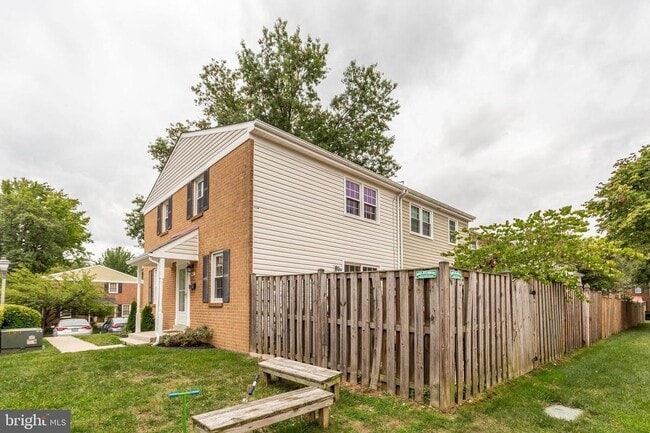 Building Photo - 1845 Sharwood Pl