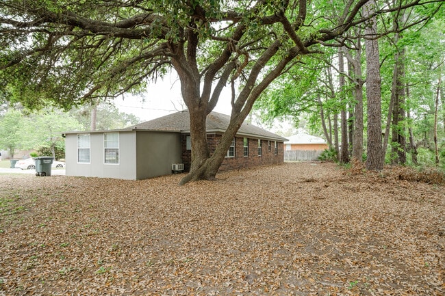 Building Photo - 65 Angie St