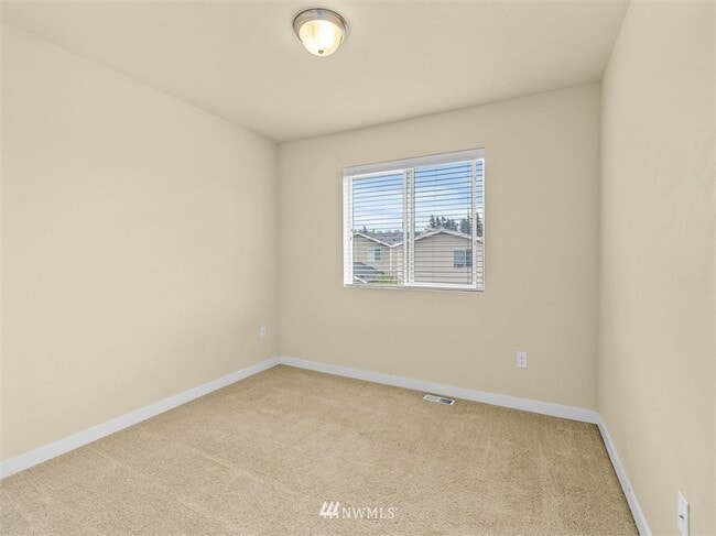 Building Photo - Beautiful Auburn Home You Will Not Want To...
