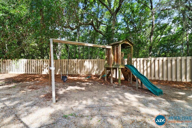 Building Photo - Move-In Ready 2 Bedroom Condo – Steps from Port Royal Sound - Available Now!