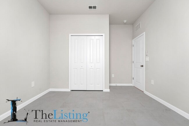 Building Photo - 3685 Kings Canyon Dr