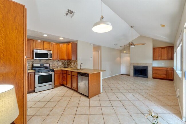 Building Photo - 1411 Gracy Farms Ln