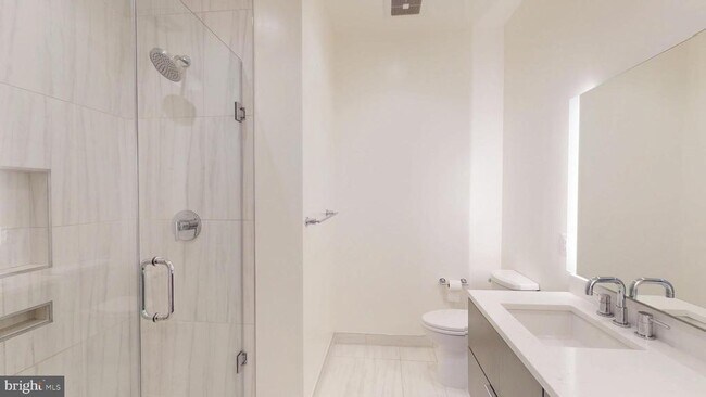 Building Photo - 1312 King St