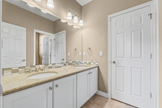 Building Photo - 15709 W 95th Pl