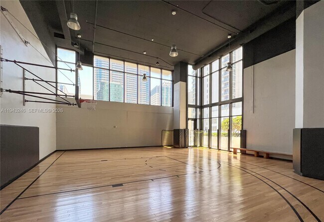 Building Photo - 1010 Brickell Ave